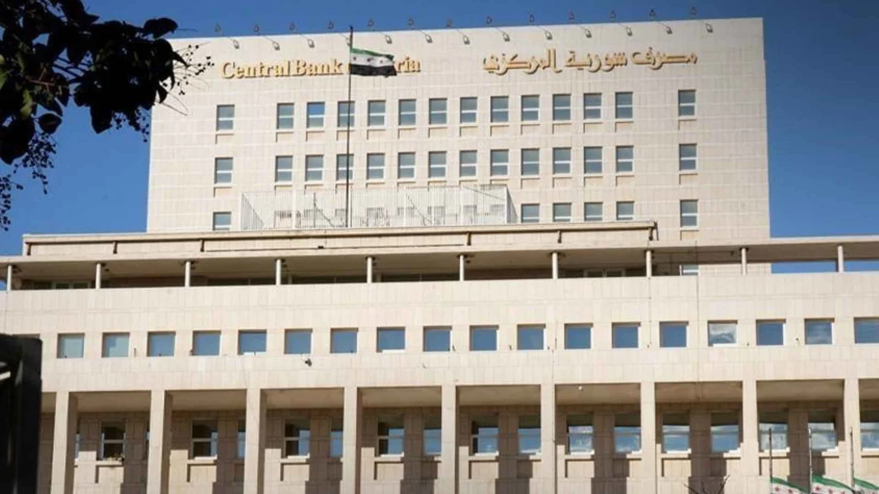 هل وراء رفع السعر الرسمي من “المركزي” سر رغم هبوط الدولار؟